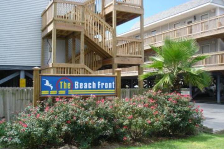 Cozy 1 Bath Beachfront 1 King Bed Guest Room Has Bunk Bed &  1 Single in Gulf Shores, AL