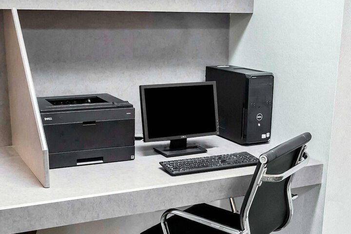 Business Center 44 of 47