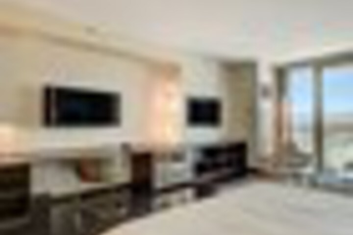 Room 26 of 252