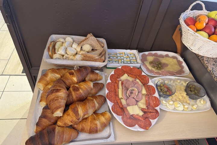 Breakfast/Coffee Service 85 of 100