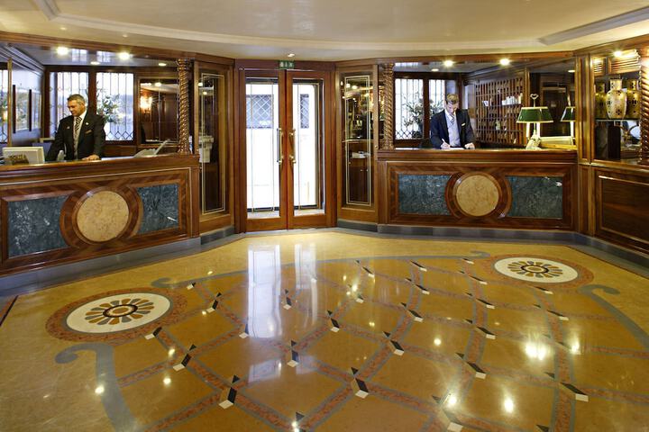 Entrance & Lobby