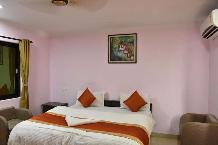 Room 12 of 33