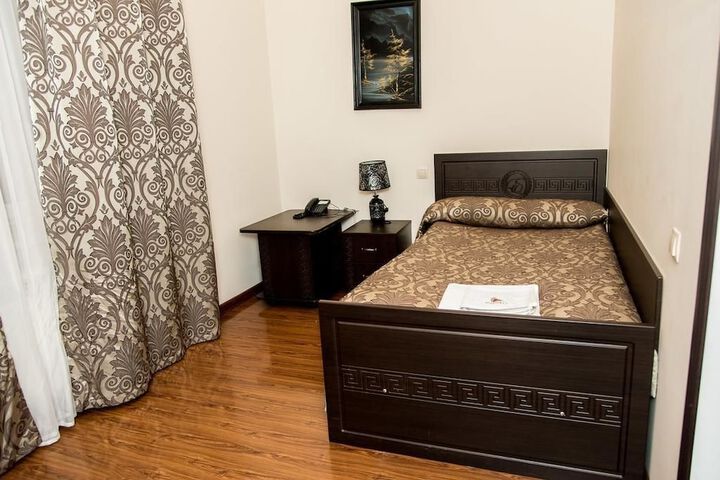 Room 18 of 38