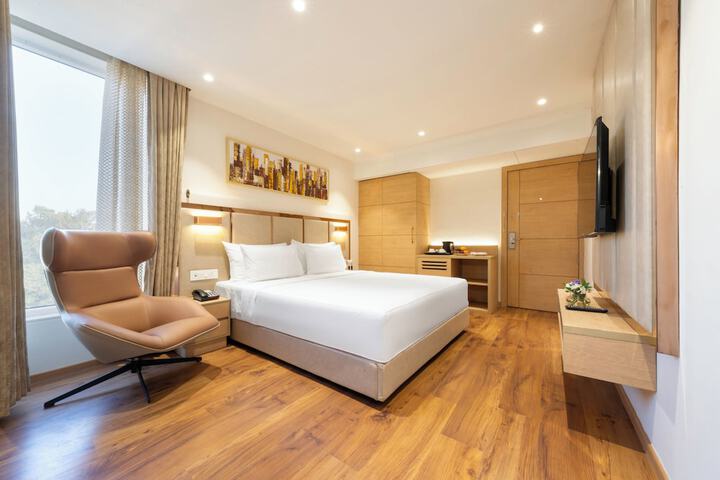 Room 6 of 19