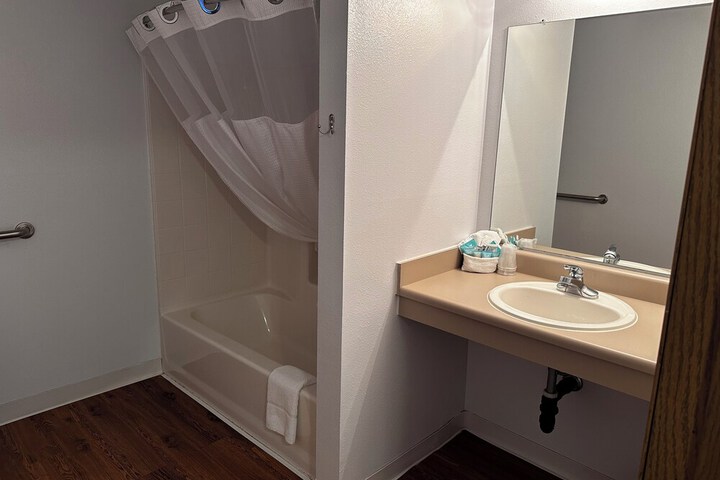 Room 255 of 390