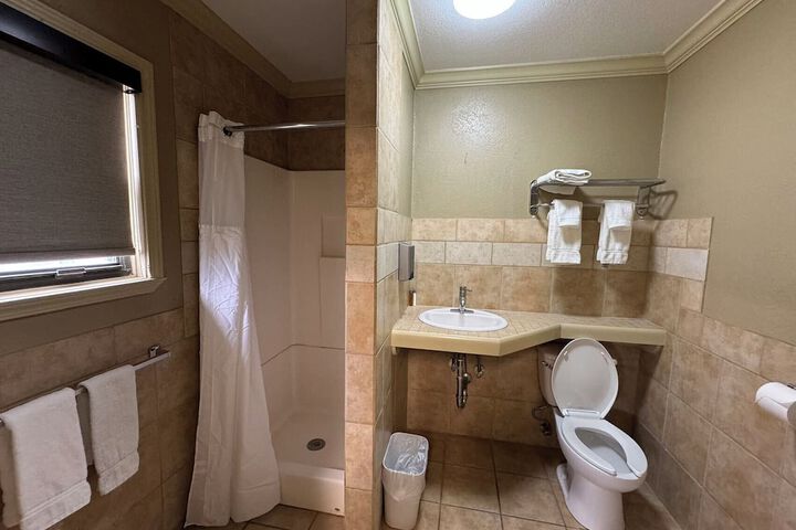 Room 7 of 10