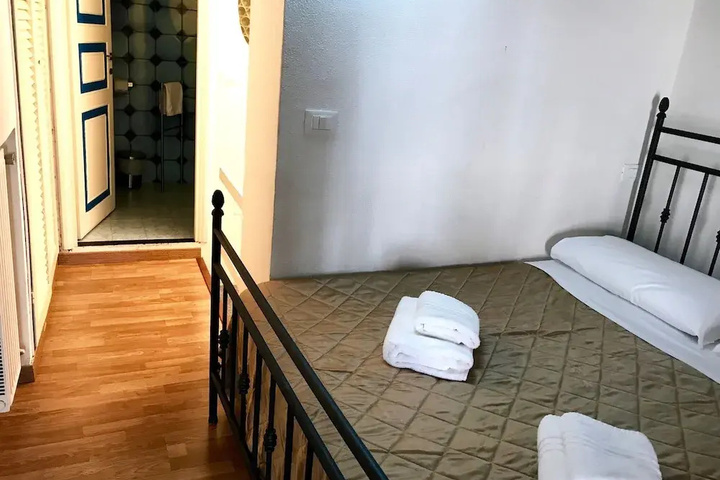 Room 10 of 21