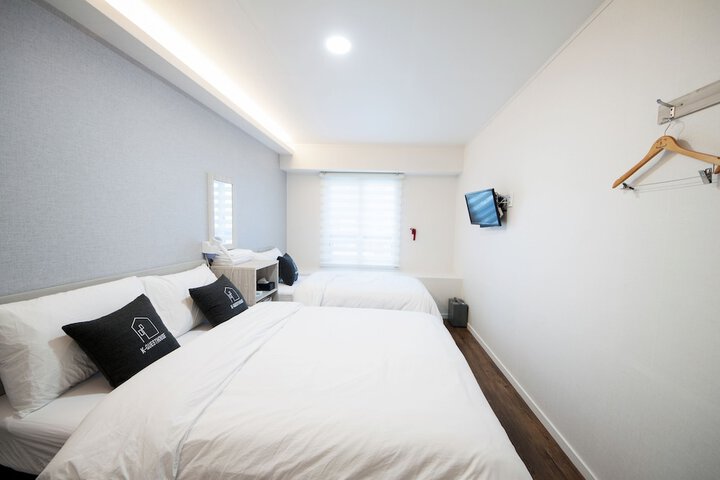 Room 27 of 44