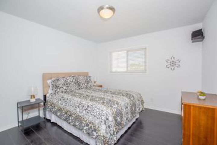 Room 12 of 33