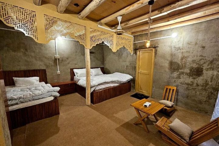 Room 10 of 12