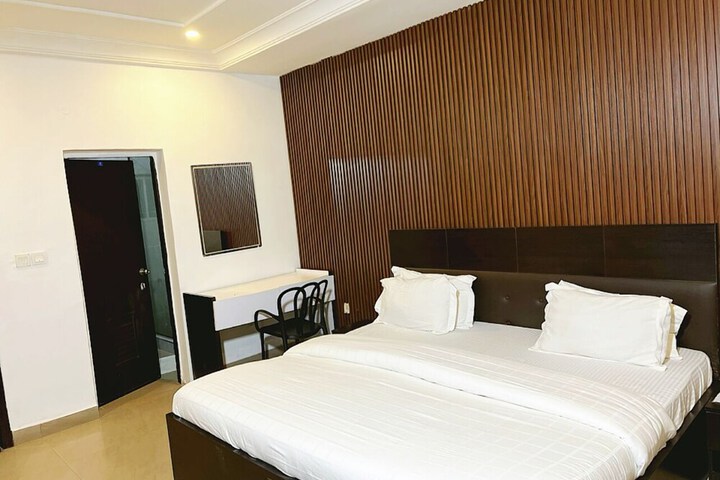 Room 9 of 45