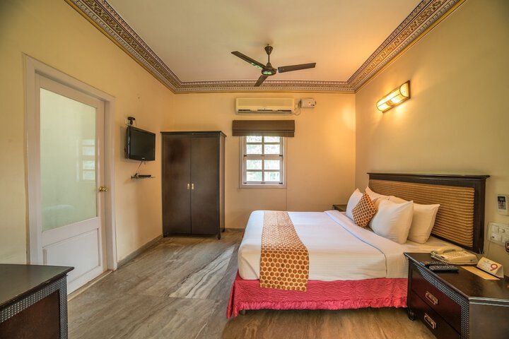 Room 13 of 120
