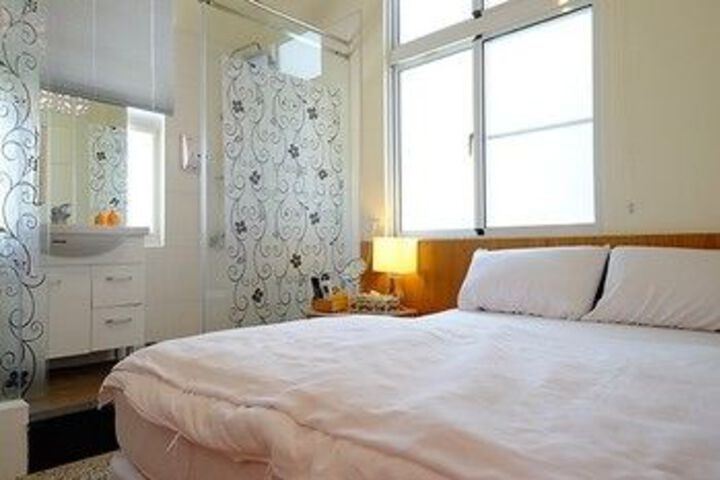 Room 14 of 32