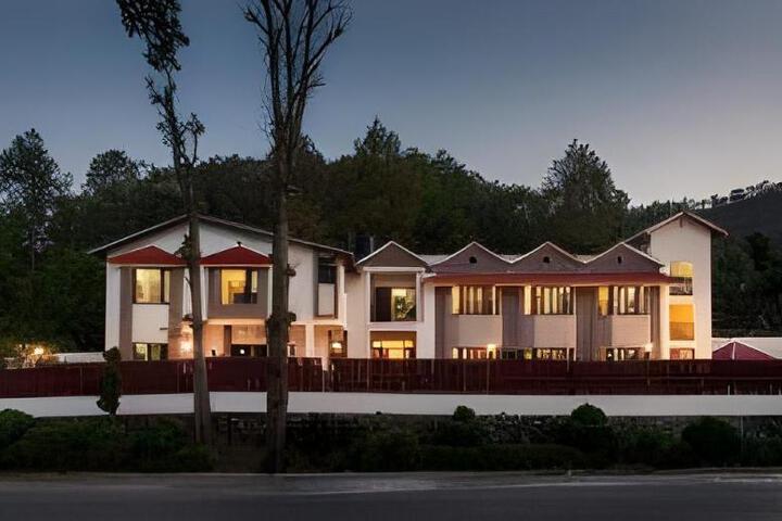 Silvertree Inn