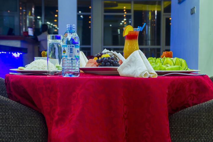 Dining 37 of 45