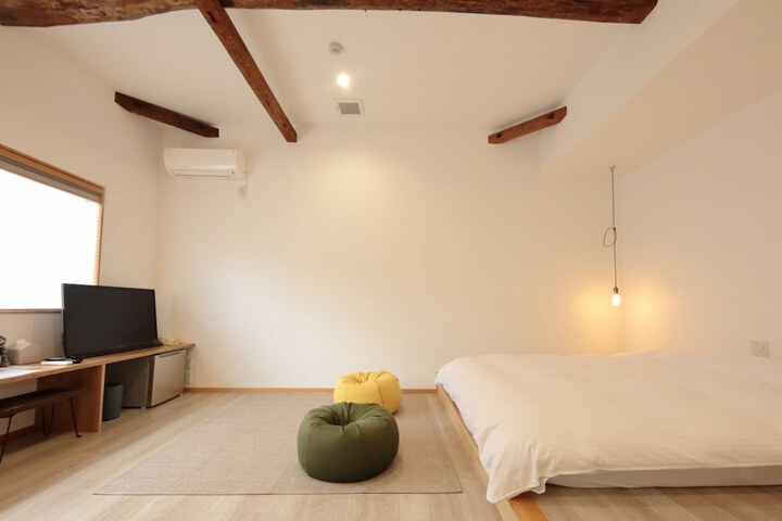 Room 4 of 12