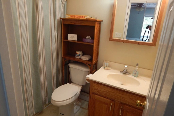 Room 9 of 18