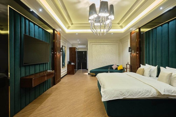 Room 27 of 78
