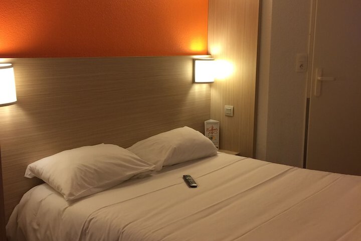 Room 3 of 32
