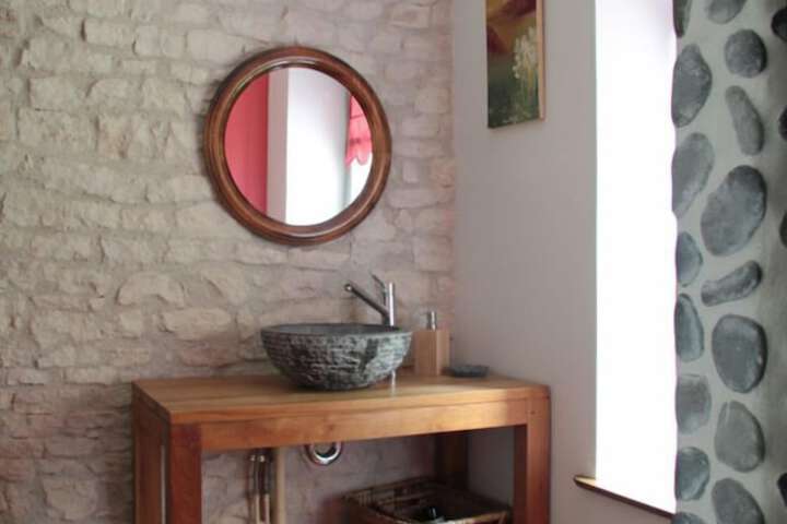 Room 25 of 39