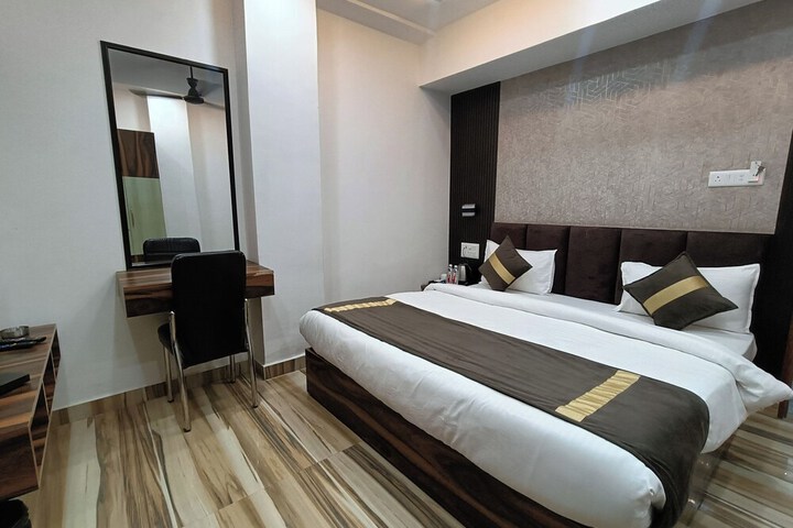 Room 4 of 36