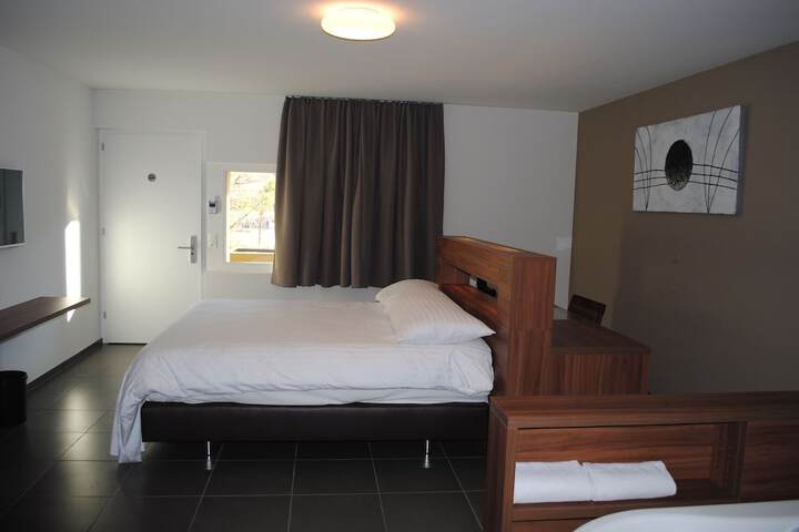 Room 18 of 77