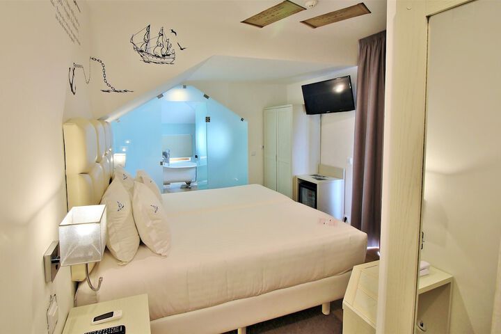 Room 3 of 53
