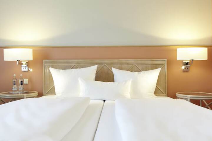 Room 2 of 62