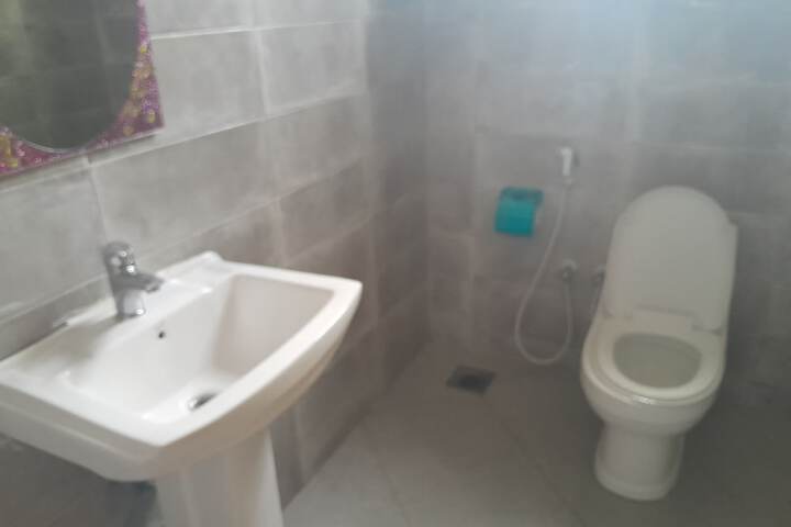 Room 3 of 65
