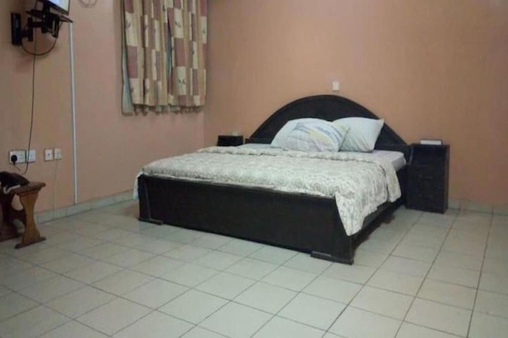 Room 12 of 26