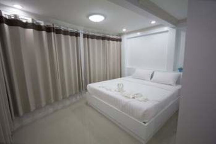 Room 8 of 15