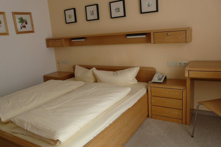 Room 6 of 53