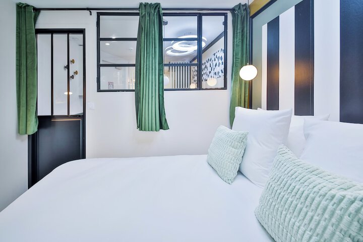 Room 55 of 270