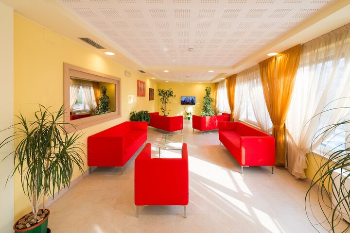Lounge 54 of 75