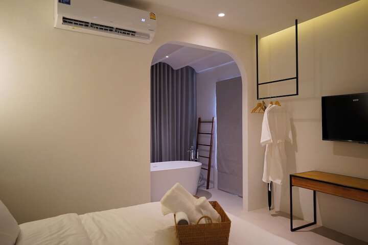 Room 38 of 66
