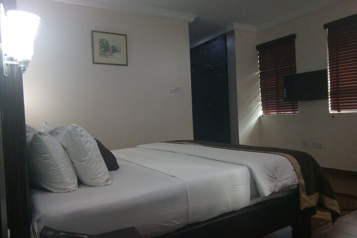 Room 10 of 29