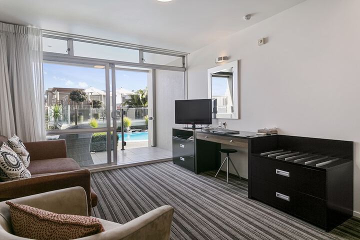 Room 44 of 200