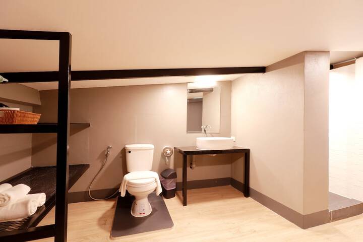Room 80 of 99