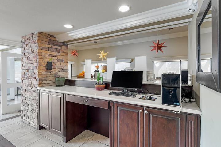 Business Center 33 of 36