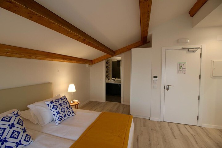 Room 12 of 37