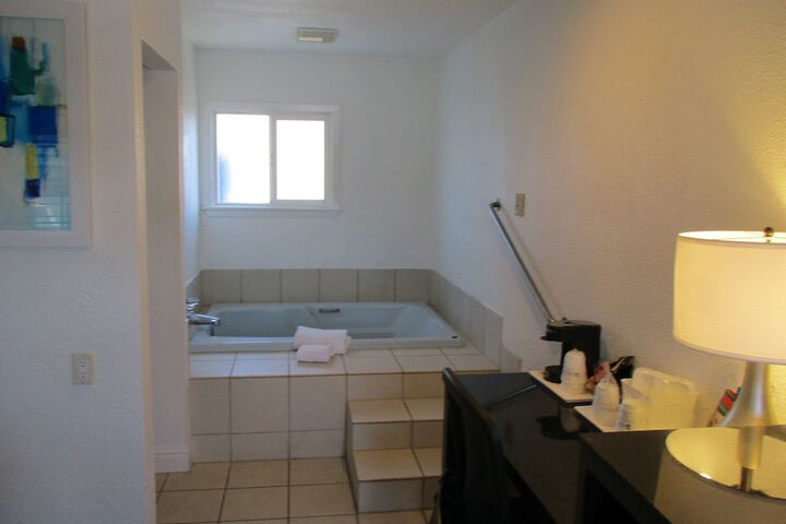 1 Queen Bed Flat Screen Television Desk High Speed Internet Accessible Microwave and Refrigerator, Coffee Maker Continental Breakfast (13 of 16)