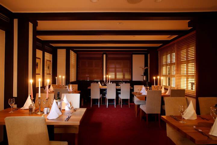 Dining 99 of 125