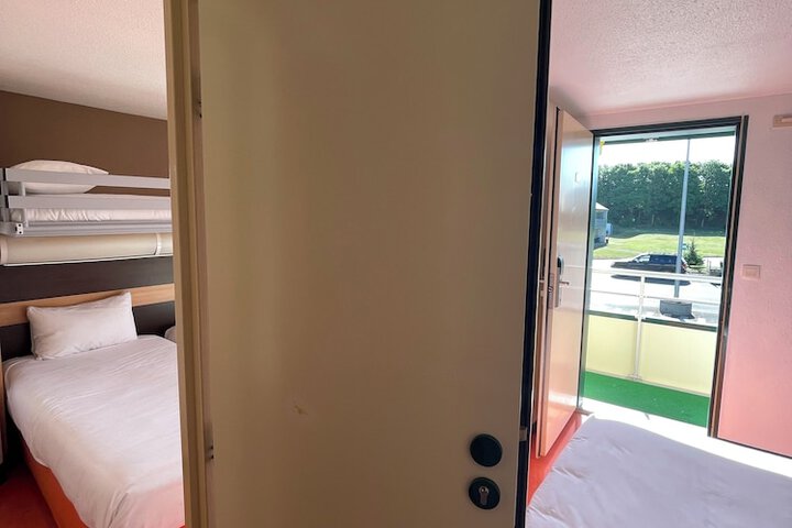 Room 11 of 69