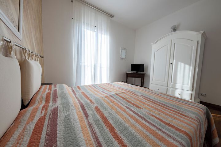 Room 8 of 17