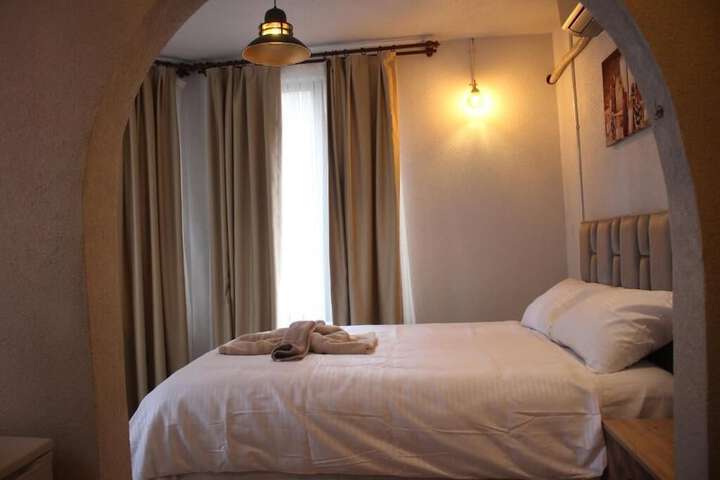 Room 2 of 20