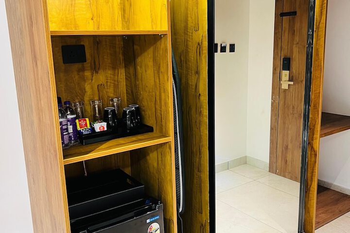 Room 9 of 24