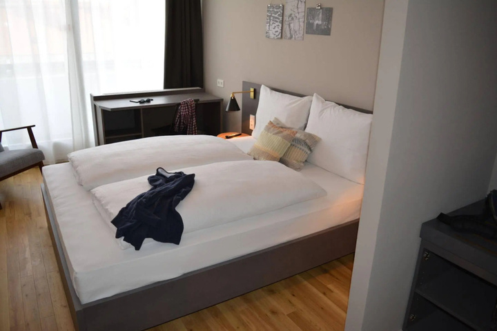 Room 6 of 15