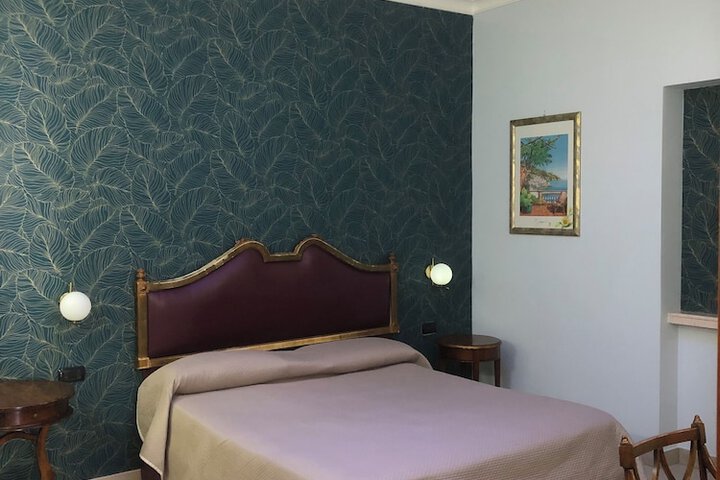 Room 14 of 25