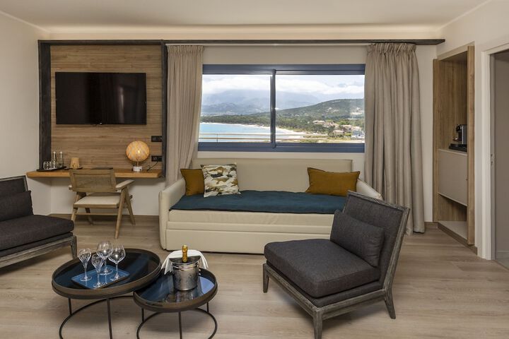 Room 32 of 84