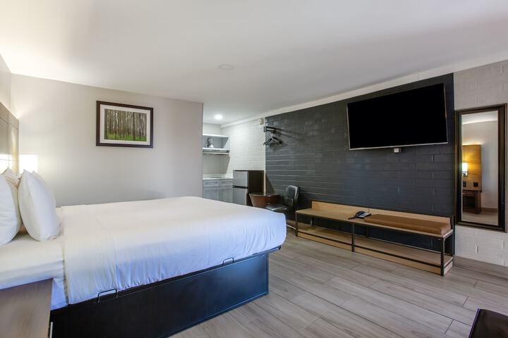 Room 33 of 85